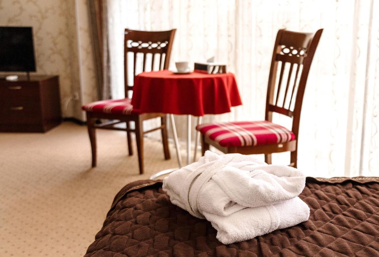 Golden Palace أكتاو المظهر الخارجي الصورة