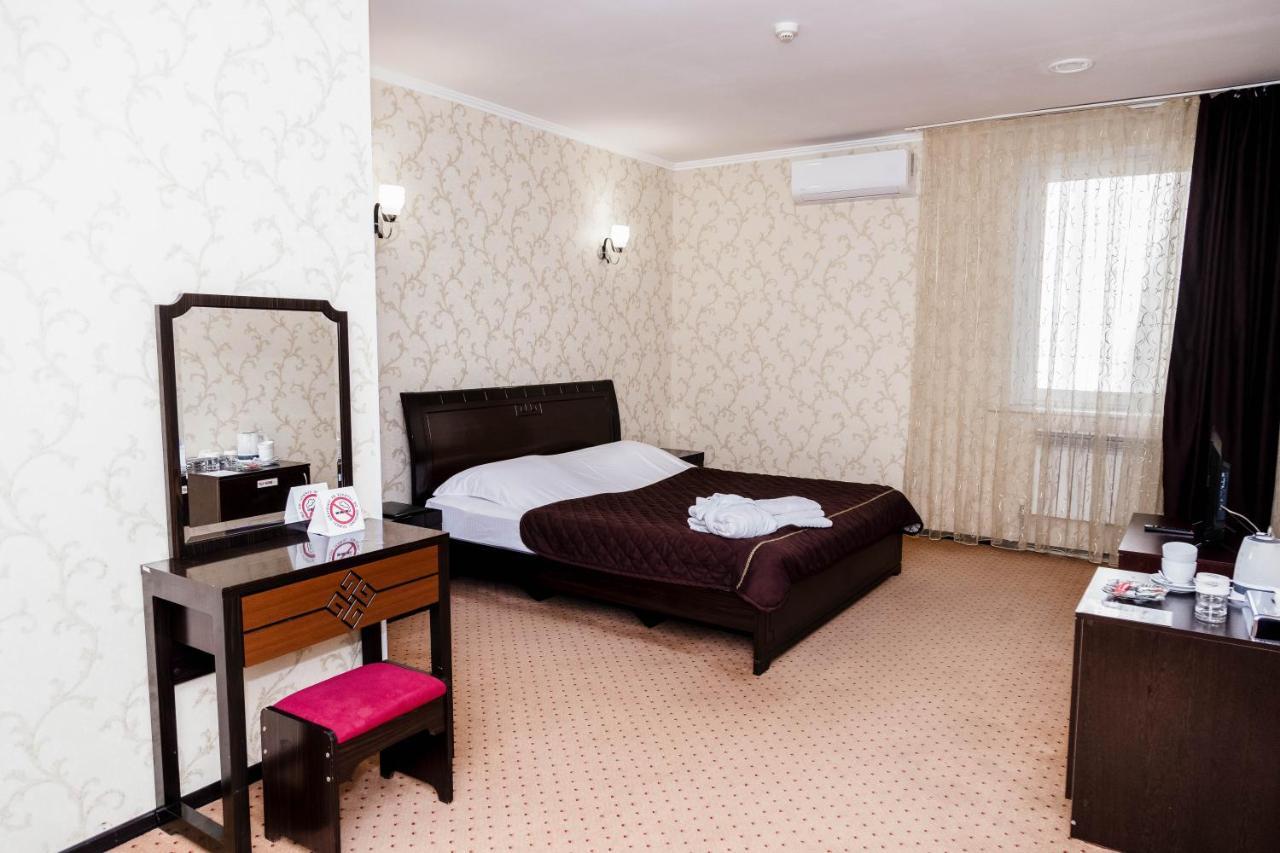 Golden Palace أكتاو المظهر الخارجي الصورة
