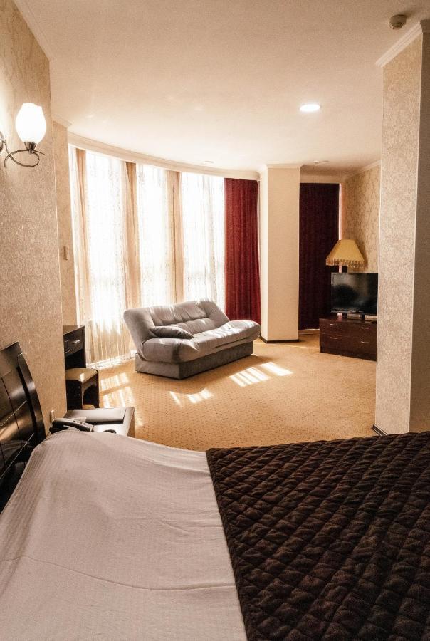 Golden Palace أكتاو المظهر الخارجي الصورة