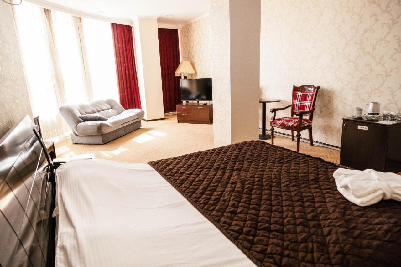 Golden Palace أكتاو المظهر الخارجي الصورة