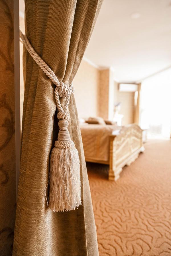 Golden Palace أكتاو المظهر الخارجي الصورة