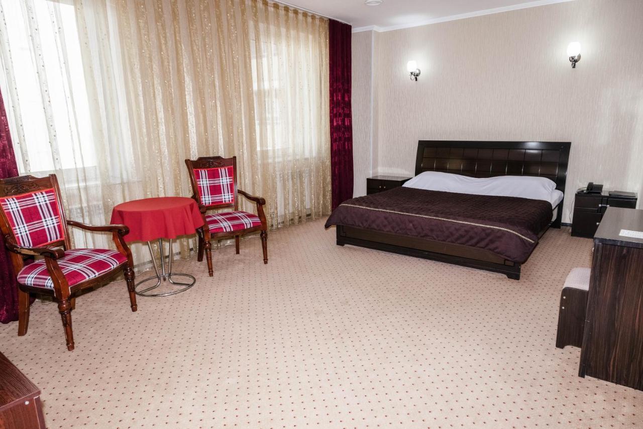 Golden Palace أكتاو المظهر الخارجي الصورة
