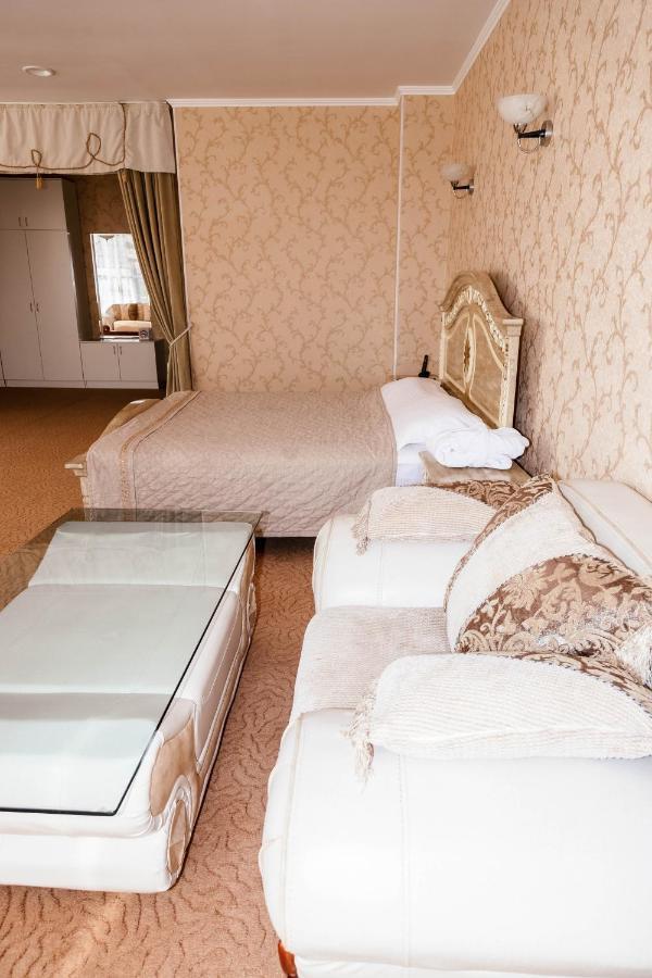 Golden Palace أكتاو المظهر الخارجي الصورة