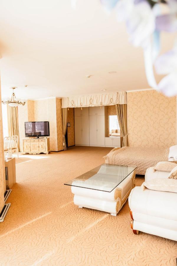 Golden Palace أكتاو المظهر الخارجي الصورة
