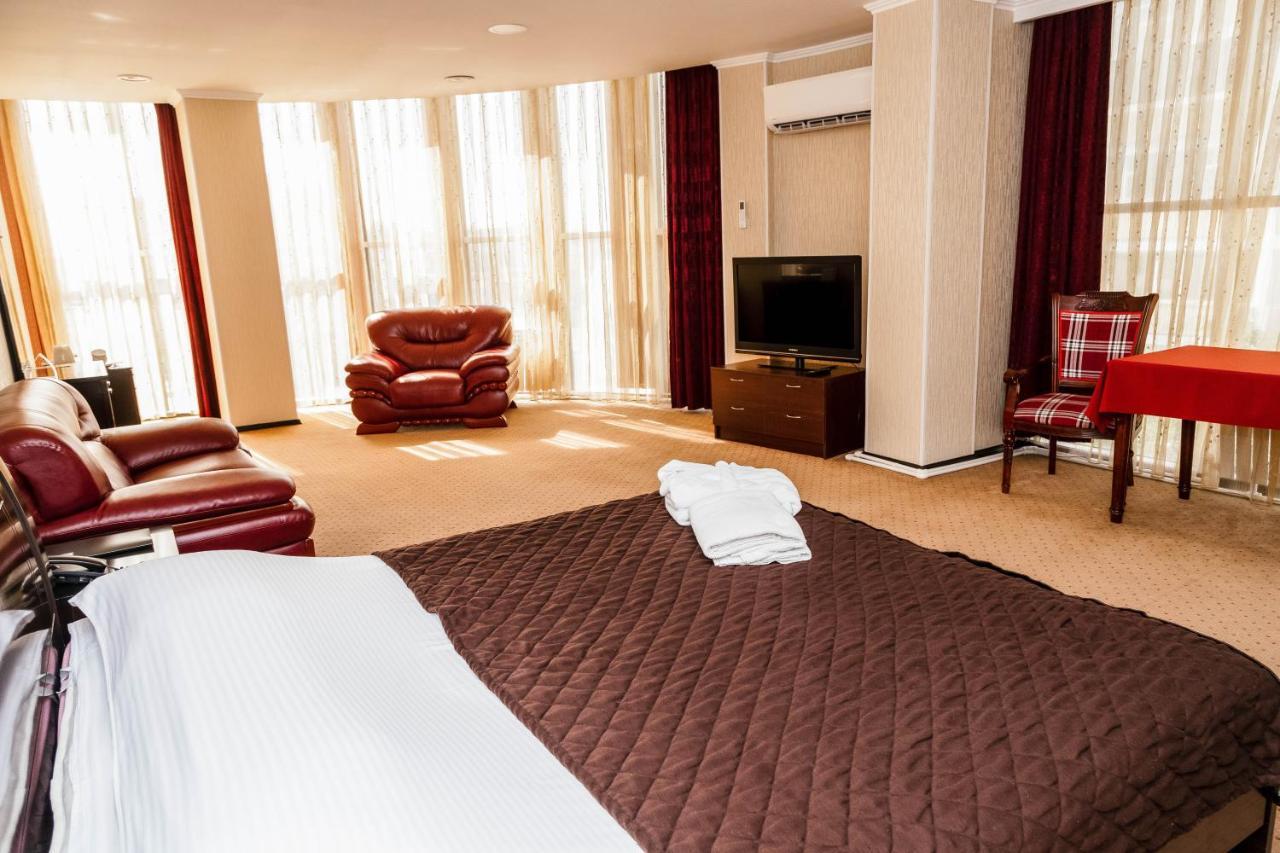 Golden Palace أكتاو المظهر الخارجي الصورة
